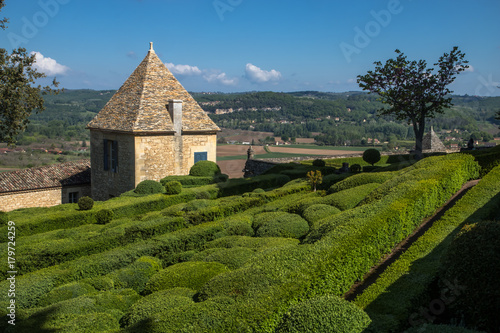 Les jardins suspendus de Marqueyssac en Dordogne , France photo