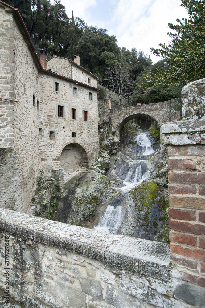 Obraz premium Convent de le celle - Cortona - Arezzo. The Convent de Le Celle is a 13th-century Franciscan Convent located in Le Celle, just outside Cortona, region of Tuscany, Italy.
