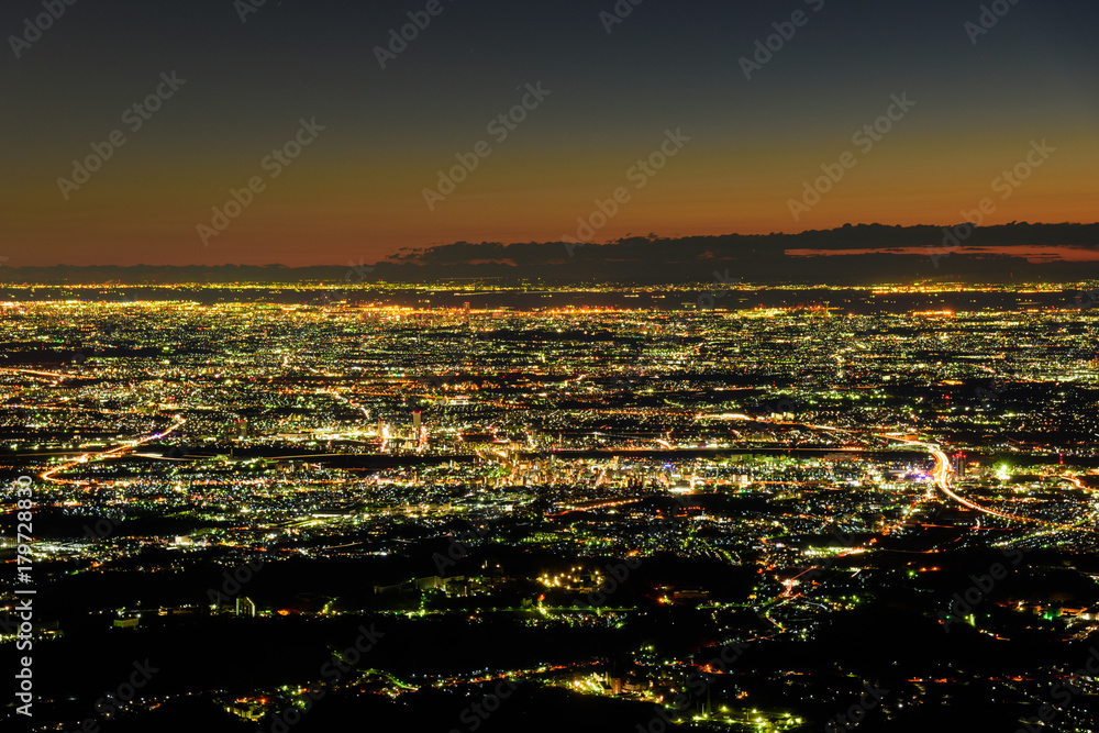 Fototapeta premium 東京～横浜～湘南の夜景 マジックアワー 丹沢大山山頂からの風景