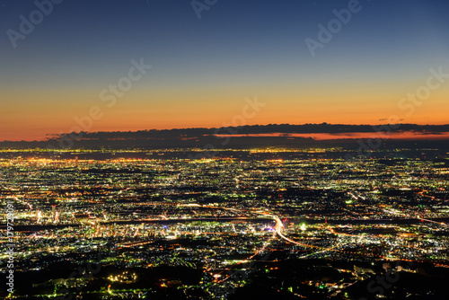 東京～横浜～湘南の夜景　マジックアワー　丹沢大山山頂からの風景 © Scirocco340