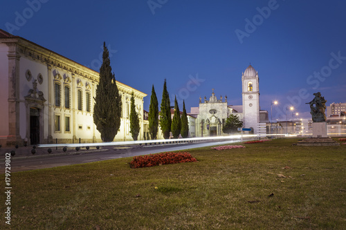 Aveiro city cathedral by night