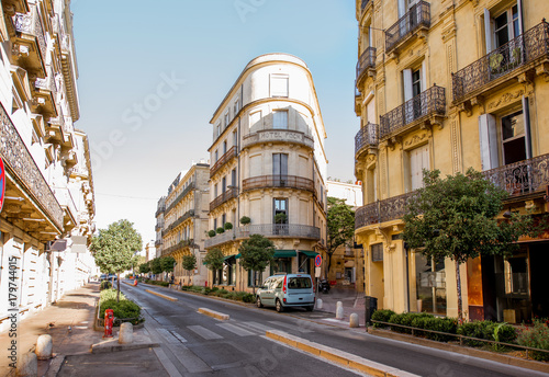 Street view with beautiful old luxurois buildings on the Foch boulevard during t Fototapet