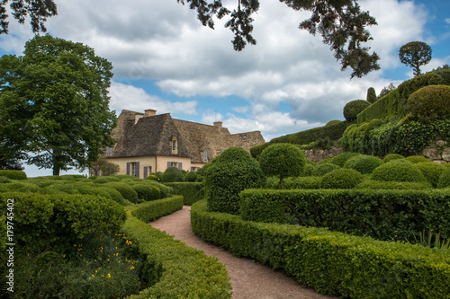 Les jardins suspendus de Marqueyssac en Dordogne , France photo