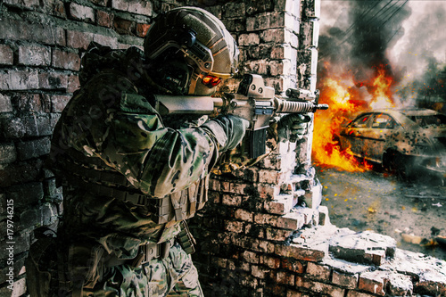 Army soldier in action in r...