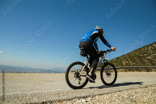 Fototapeta Naklejka Na Ścianę i Meble -  bikers uphill just before the end in Ligiades Ioannina race Greece