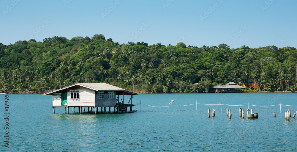 Fototapeta premium Houses on stilts in the fishing village of Bang Bao, Koh Chang, Thailand