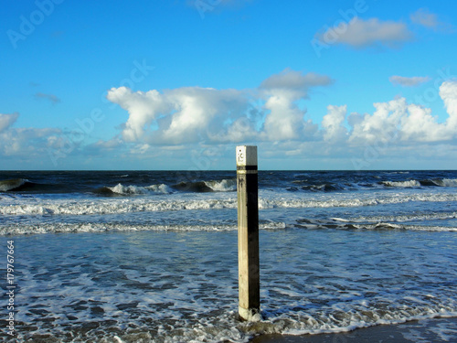 Texel, Niederlande: Paale oder Pfähle am Strand