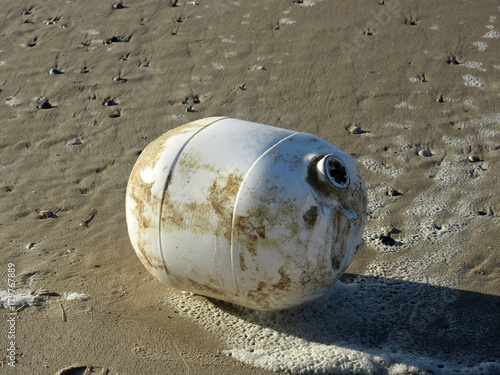 Meeresmüll, Plastik im Meer: Leerer Kanister am Strand, Nordsee