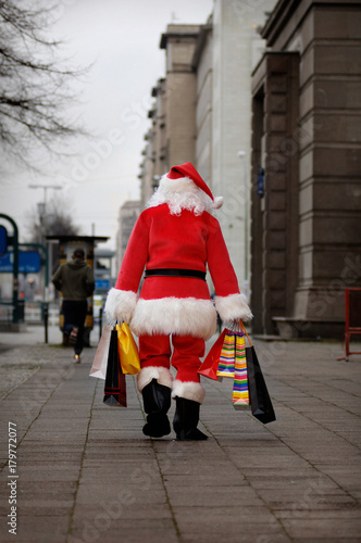 Photography Santa is tired of shopping, walking home with his bags in the big City, Berlin