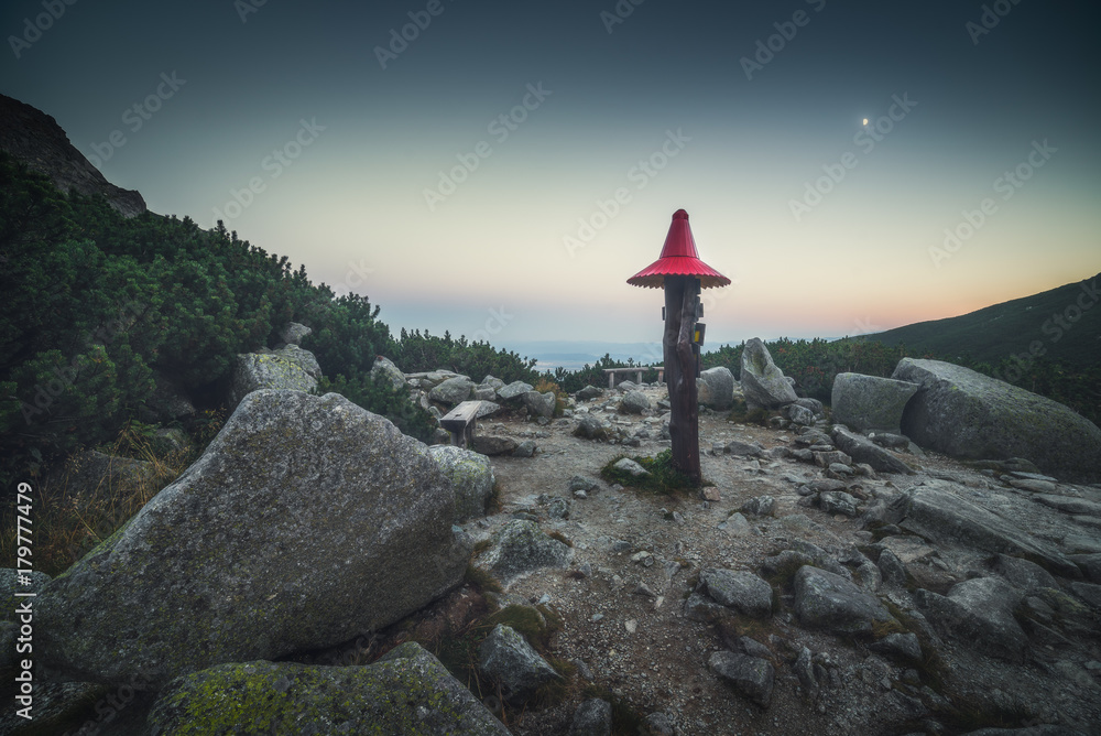 Obraz premium Rest Place with Wooden Sign in Mountains in the Evening in Velicka Valley, High Tatras, Slovakia