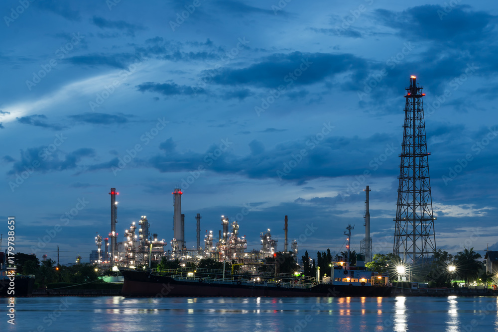 Naklejka premium Oil refinery plant of petroleum or petrochemical industry production at twilight night sky