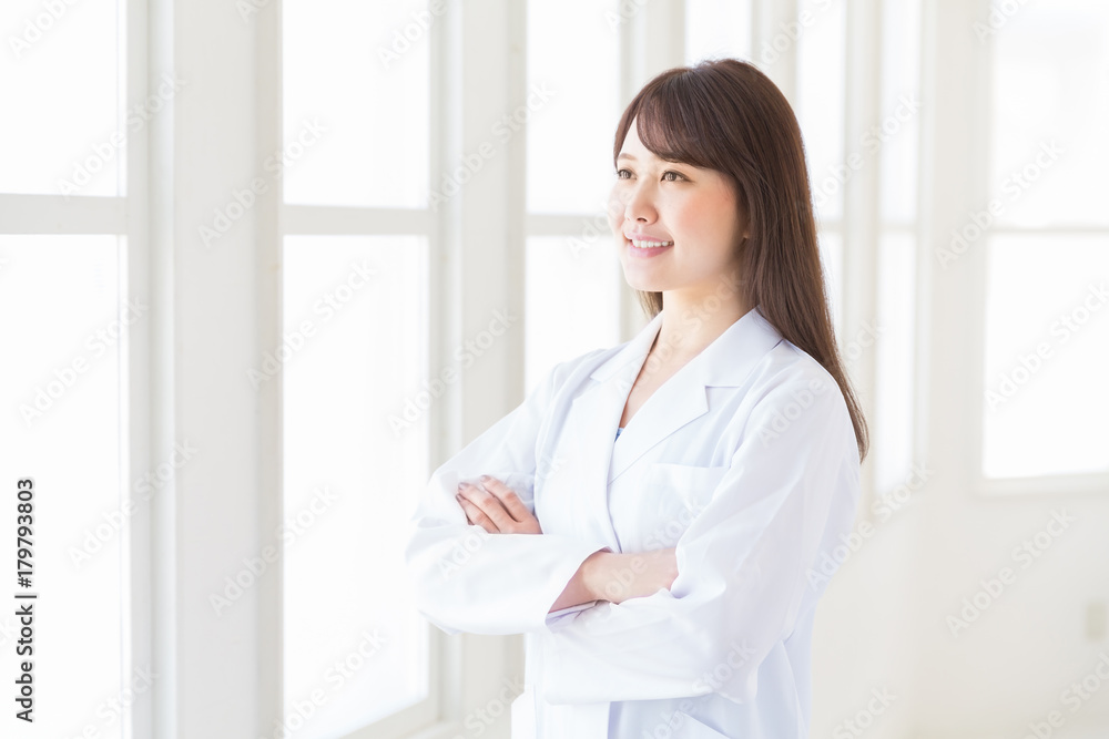 白衣の女性 白衣の女性