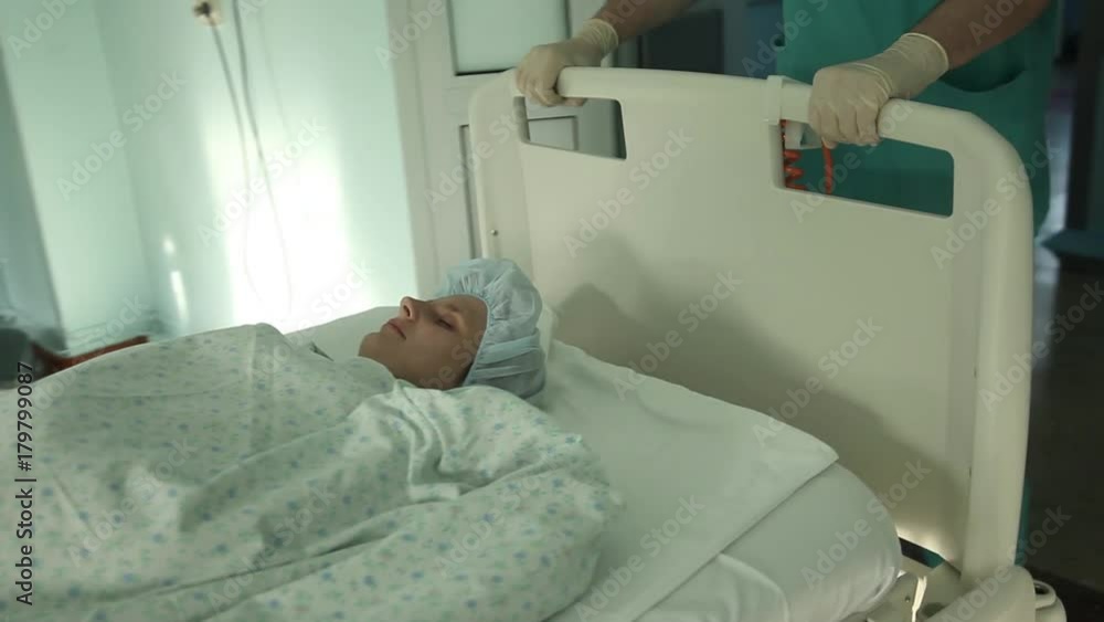 The doctor will delay the patient after surgery in the ward The doctor will delay the patient after surgery in the ward