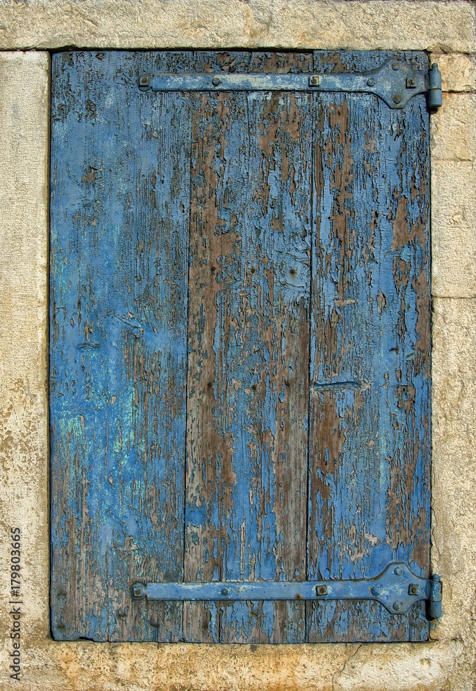 Naklejka premium Volet fermé à Montmerle-sur-Saône, Ain, France