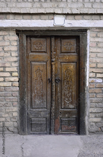 An old wood door with metal handle. Details of Muslim architecture. © Rullet