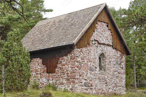Fotografie St. Olof chapel in Aland islands. Lembote site. Finland