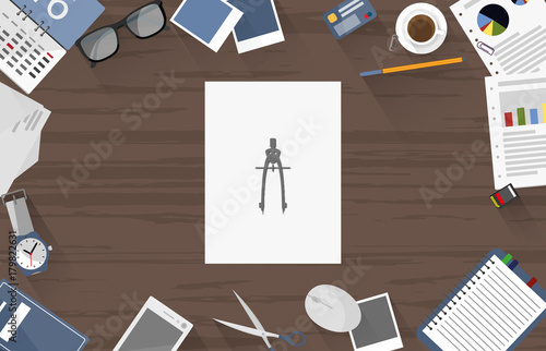 Zirkel - Dokument auf Schreibtisch