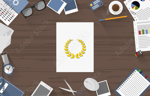 Kranz - Auszeichnung - Dokument auf Schreibtisch