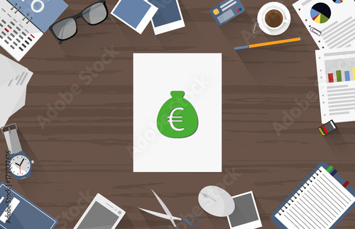 Geldsack Euro - Dokument auf Schreibtisch