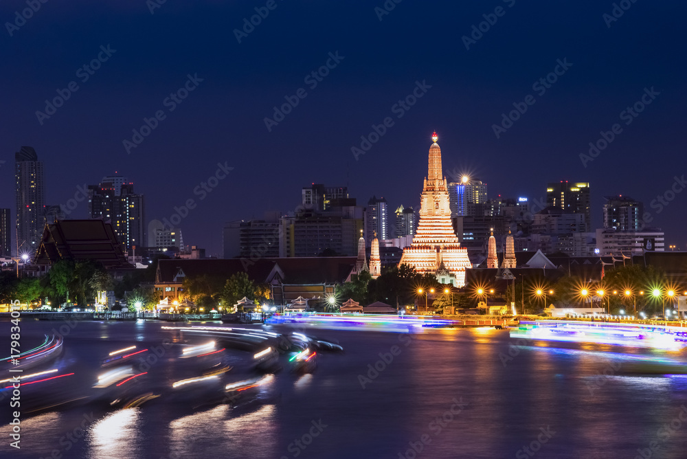 Fototapeta premium Temple of the Emerald Buddha or Wat Phra Si Rattana Satsadaram at twilight.