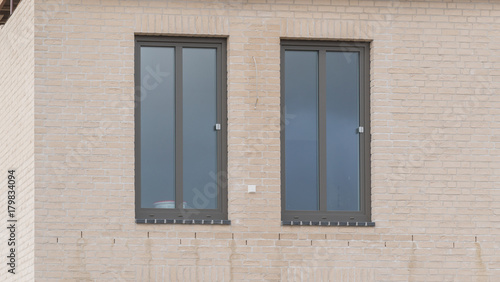 Moderne Fenster eines Neubau Hauses