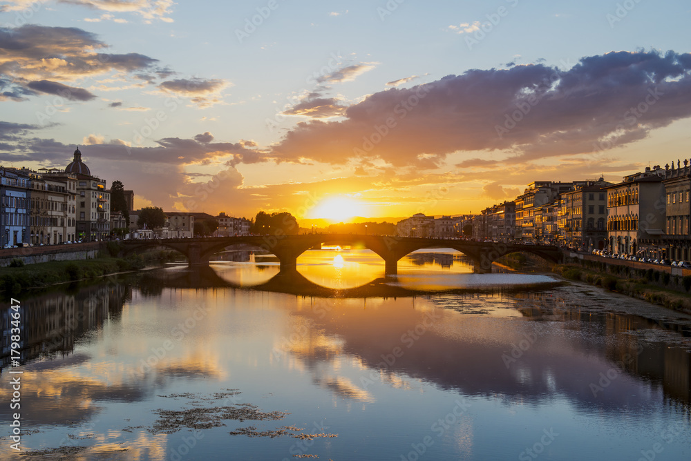 Fototapeta premium Sunset over the Ponte Santa Trinita bridge on Arno river Florence Italy
