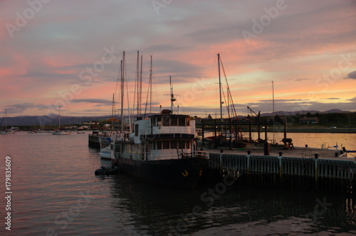 Coucher de soleil et navires à Ushuaia