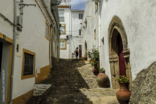 Fototapeta Naklejka Na Ścianę i Meble -  sight of the streets of the Portuguese city of Castelo de Vide.