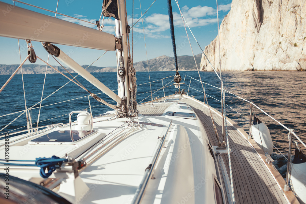 Fototapeta premium Yacht sailing in the tropical sea