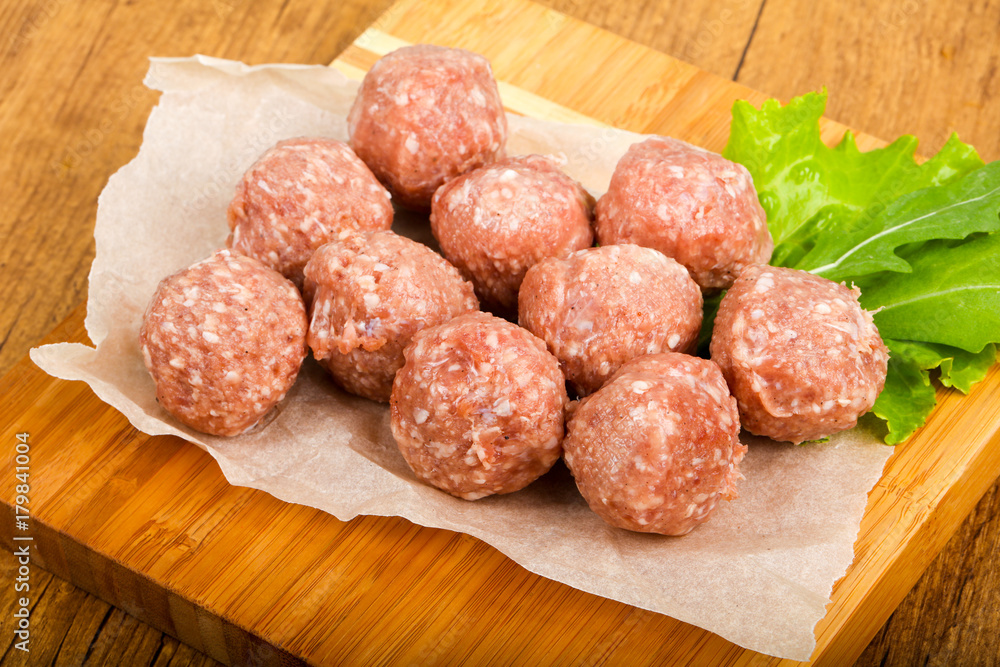 Raw meat balls