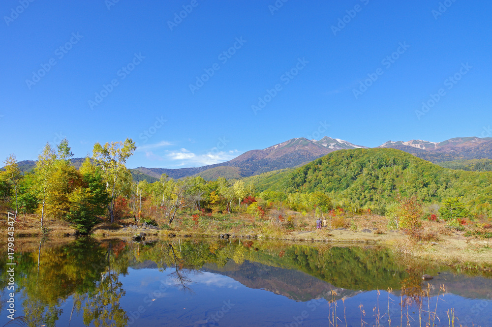秋のまいめの池と乗鞍岳