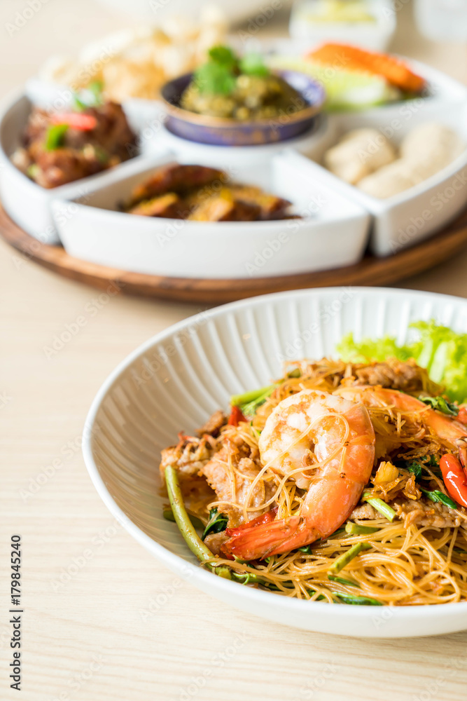 fried white vermicelli and water mimosa with spicy sauce