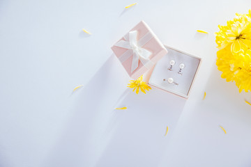 Set of pearl jewellery in the gift box with flowers