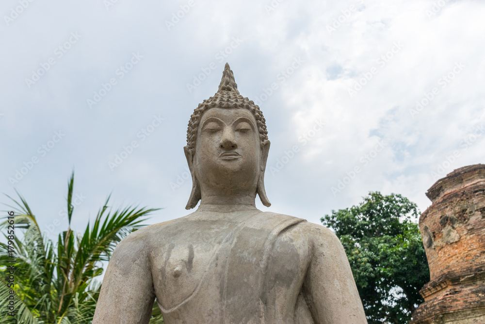 Obraz premium Old Buddha statue