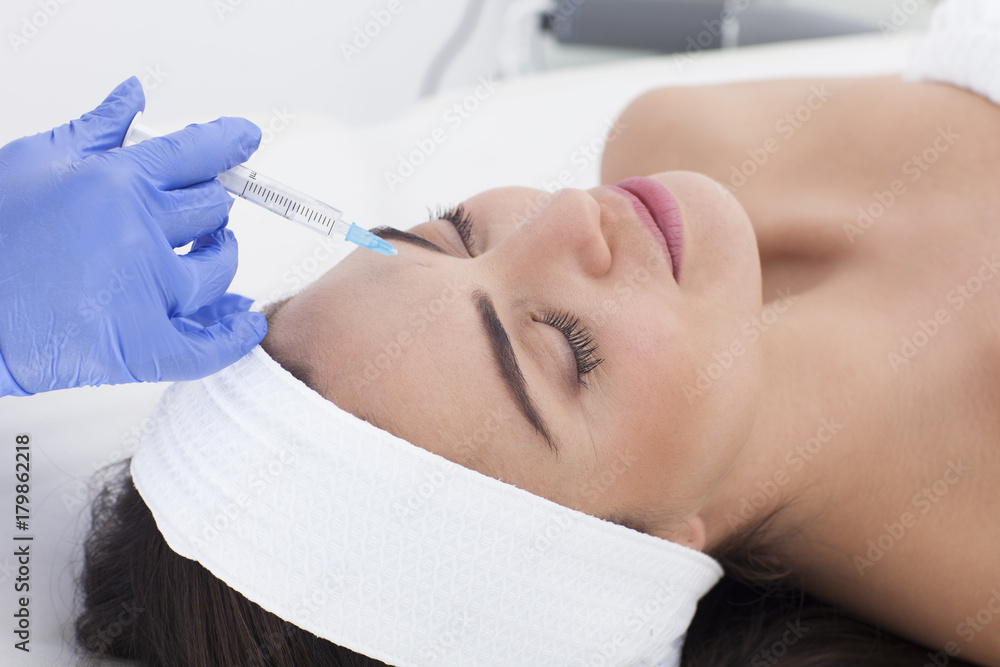 Naklejka premium Needle mesotherapy. Beautiful women in spa.