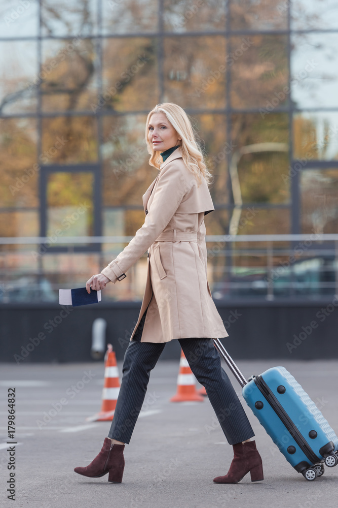 Obraz premium woman with suitcase and flight ticket