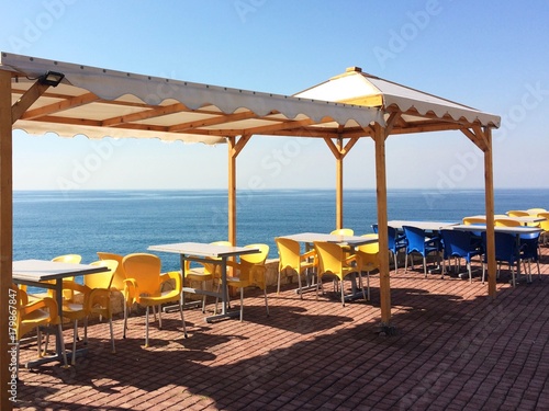 Pergola devant la mer à Amchit Liban © Stphanie
