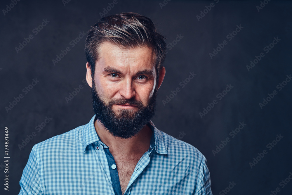 Fototapeta premium A man with tattoo on arm dressed in a shirt.