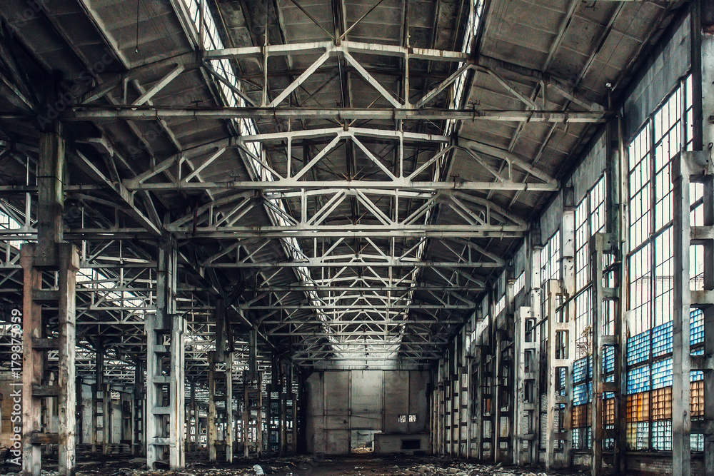 Fototapeta premium Large empty abandoned warehouse building or factory workshop