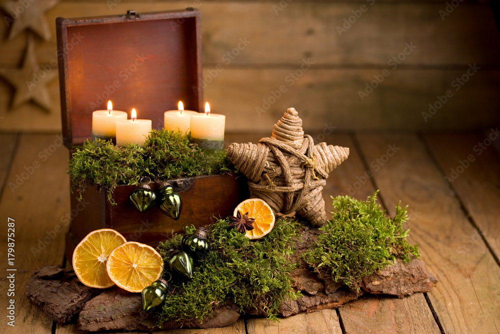 Alternativer Adventskranz mit Natur-Deko Stock-Foto | Adobe Stock