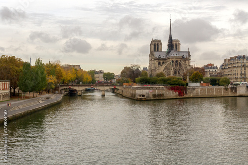 Notre Dame de Paris © igordabari