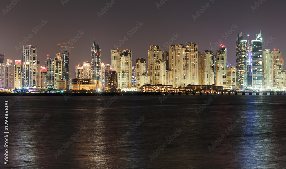 Fototapeta premium General view of the Dubai Marina at night