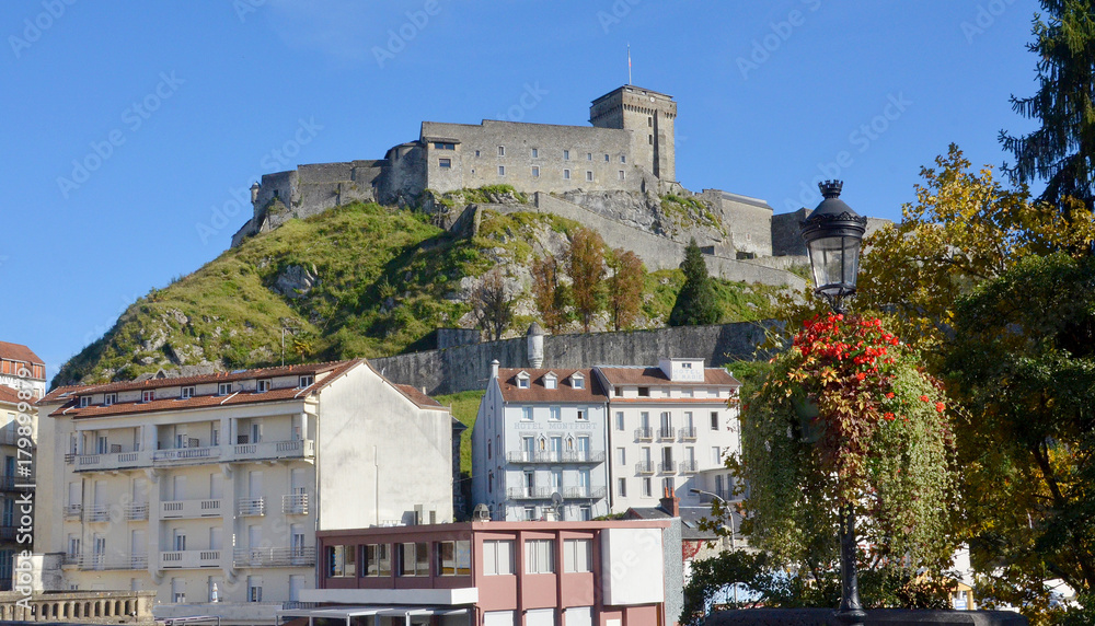 Fototapeta premium The château fort de Lourdes, France