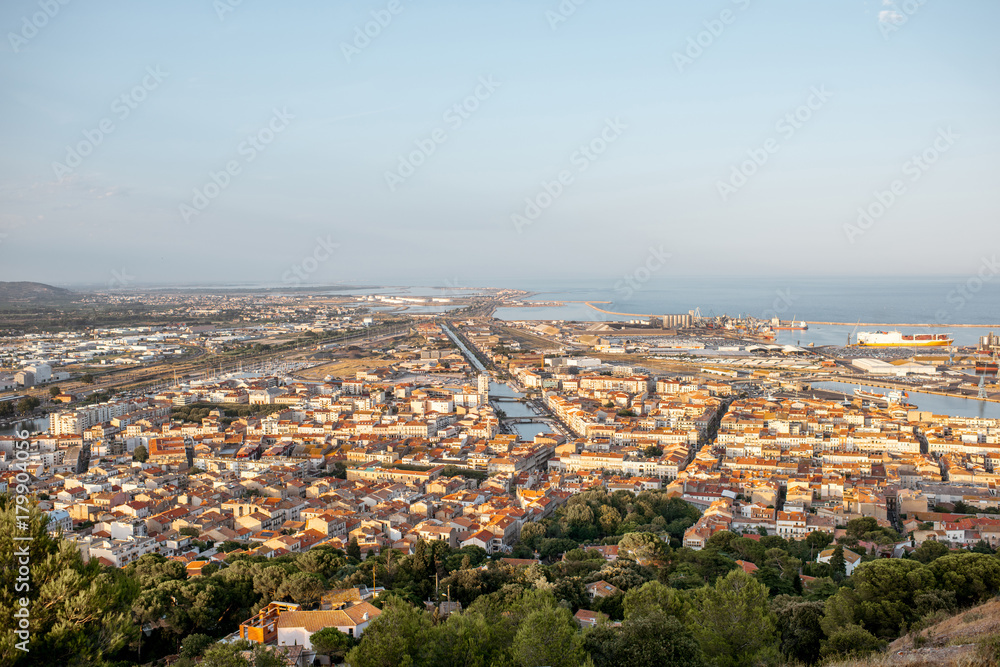 Obraz premium Aerial cityscape view on Sete village during the sunset in Occitanie region in southern France