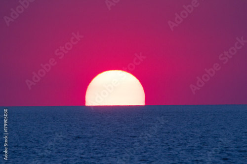 Fototapeta Naklejka Na Ścianę i Meble -  Sunset sea sun