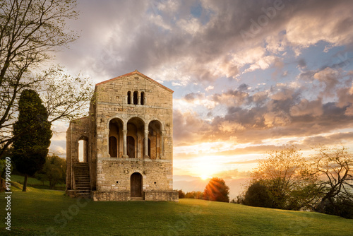 Fotografie Santa Maria del Naranco, Oviedo, Asturias, Spain, Europe