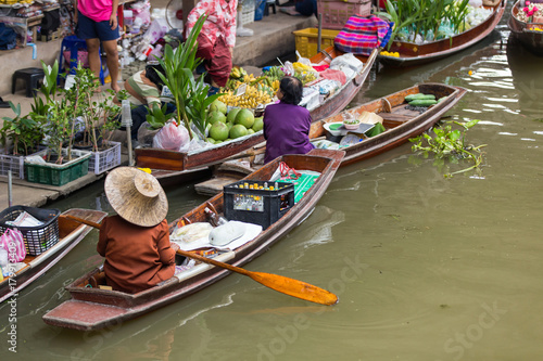 Damnoen Saduak floating market in Ratchaburi near Bangkok, Thailand © Southtownboy Studio