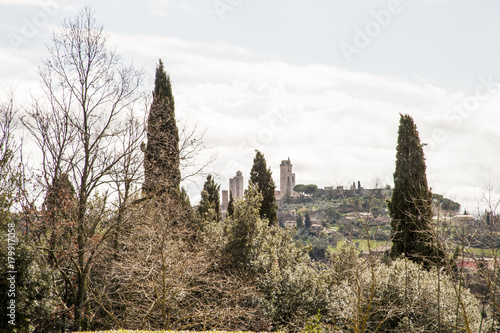 San Gimignano,  Siena, Italia - San Gimignano is a small walled medieval hill town. Known as the Town of Fine Towers, famous and unique for a dozen of tower houses,  