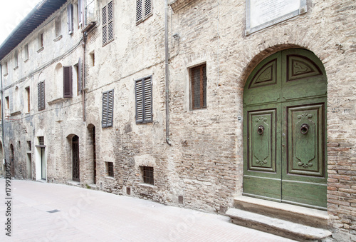  San Gimignano is a small walled medieval hill town in Tuscany, Italy. Known as the Town of Fine Towers, San Gimignano is famous for its medieval architecture, unique for its tower houses.