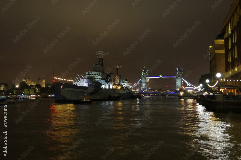 Night view of the HMS Belfast ship and Tower bridge